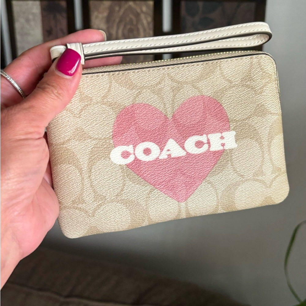 Authentic COACH Signature Leather HEART zip card wristlet